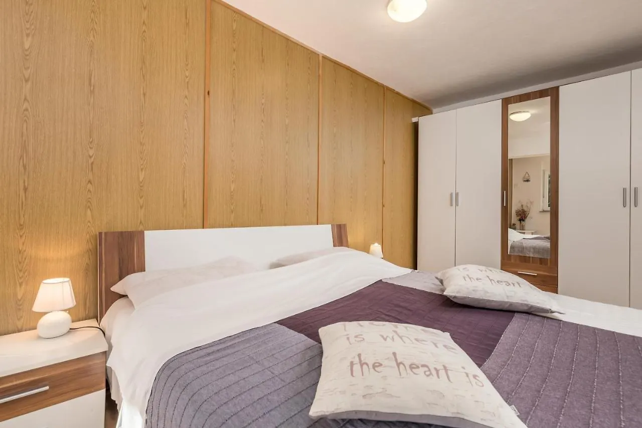 Apartment Klenovica 5575C Croatia