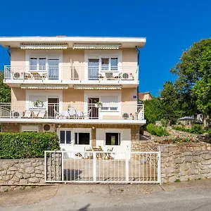 Vila Tatjana Klenovica
